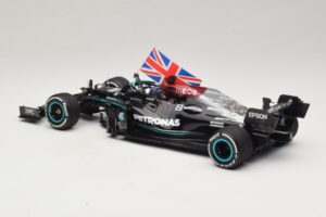 Mercedes AMG Petronas W12 E Performance L. Hamilton Winner British GP 2021 Minichamps 1:18 110211144 Pryskyřice – obrázek 5 z 7