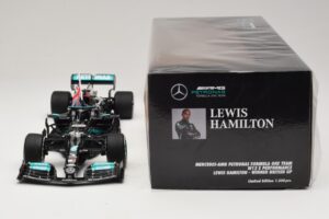 Mercedes AMG Petronas W12 E Performance L. Hamilton Winner British GP 2021 Minichamps 1:18 110211144 Pryskyřice – obrázek 6 z 7