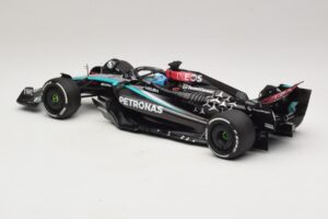 Mercedes AMG Petronas W15 E Performance G. Russell 2024 Minichamps 1:18 110240163 Pryskyřice – obrázek 5 z 7