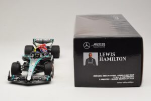 Mercedes AMG Petronas W15 E Performance L. Hamilton Winner British GP 2024 Minichamps 1:18 110241244 Pryskyřice – obrázek 6 z 7
