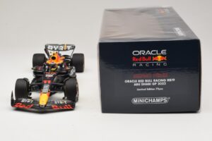 Oracle Red Bull Racing RB19 S. Perez Abu Dhabi GP 2023 Minichamps 1:18 110232311 Pryskyřice – obrázek 6 z 7