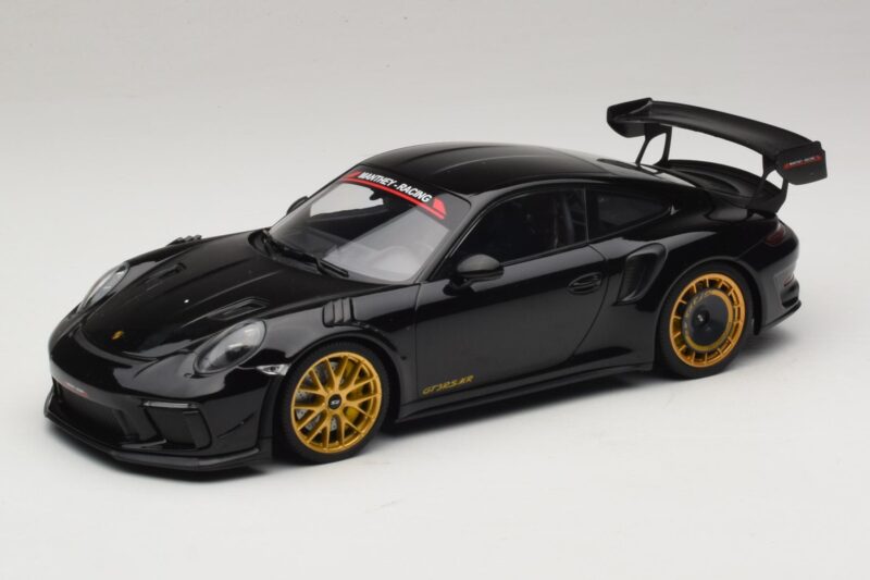 Porsche 911 992 GT3 RS Manthey Racing Černý se Zlatými Ráfky Minichamps 1:18 MR-911-GT3RS-1804 Kov