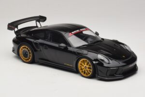 Porsche 911 992 GT3 RS Manthey Racing Černý se Zlatými Ráfky Minichamps 1:18 MR-911-GT3RS-1804 Kov – obrázek 4 z 6