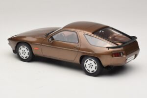 Porsche 928 S Tobacco Metallic GT Spirit 1:18 GT1005 Pryskyřice – obrázek 5 z 6