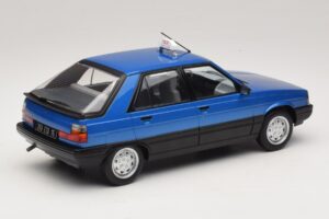 Renault 11 GTL Taxi James Bond MCG 1:18 MCG18833 Kov – obrázek 2 z 6