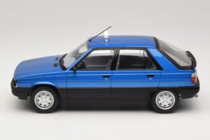 Renault 11 GTL Taxi James Bond MCG 1:18 MCG18833 Kov – obrázek 3 z 6