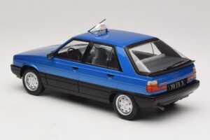 Renault 11 GTL Taxi James Bond MCG 1:18 MCG18833 Kov – obrázek 5 z 6