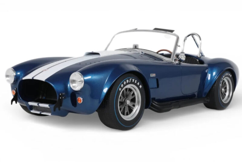 Shelby Cobra 427 S/C Modrý & Bílý Pruh GT Spirit 1:8 GTS800802 Pryskyřice
