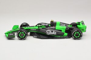 Stake Kick Sauber C44 G. Zhou Emilia Romagna GP 2024 Minichamps 1:18 117240124 Pryskyřice – obrázek 3 z 7