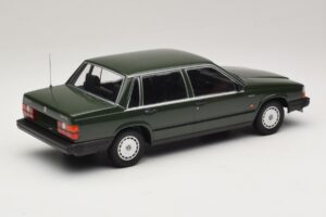Volvo 740 GL Tmavě Zelený Minichamps 1:18 155171702 Kov – obrázek 2 z 6
