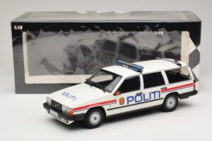 Volvo 740 GL Kombi Politi Norway Minichamps 1:18 155171796 Kov – obrázek 6 z 6