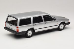 Volvo 740 GL Kombi Stříbrný Minichamps 1:18 155171770 Kov – obrázek 2 z 6