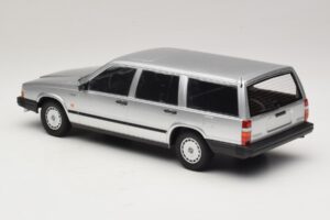 Volvo 740 GL Kombi Stříbrný Minichamps 1:18 155171770 Kov – obrázek 5 z 6