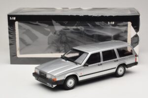Volvo 740 GL Kombi Stříbrný Minichamps 1:18 155171770 Kov – obrázek 6 z 6