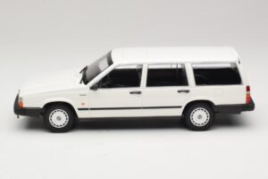 Volvo 740 GL Kombi Bílý Minichamps 1:18 155171772 Kov – obrázek 3 z 6