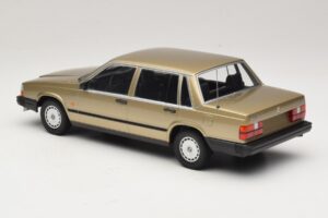 Volvo 740 GL Zlatý Minichamps 1:18 155171700 Kov – obrázek 5 z 6