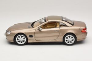 Mercedes SL500 R230 Travertine Beige Norev 1:18 183843 Kov – obrázek 4 z 9