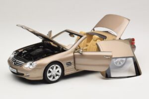 Mercedes SL500 R230 Travertine Beige Norev 1:18 183843 Kov – obrázek 2 z 9