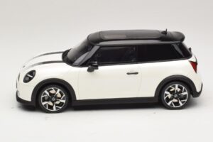 Mini Cooper S F66 Nanuq White Metallic Otto 1:18 OT1245 Pryskyřice – obrázek 3 z 6
