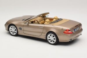 Mercedes SL500 R230 Travertine Beige Norev 1:18 183843 Kov – obrázek 8 z 9