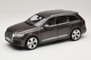 Audi Q7 4M Argus Brown Minichamps 1:18 5011407615 Kov