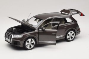 Audi Q7 4M Argus Brown Minichamps 1:18 5011407615 Kov – obrázek 2 z 8