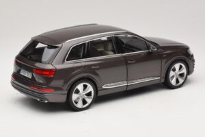 Audi Q7 4M Argus Brown Minichamps 1:18 5011407615 Kov – obrázek 3 z 8