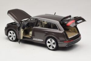 Audi Q7 4M Argus Brown Minichamps 1:18 5011407615 Kov – obrázek 5 z 8