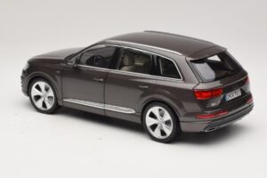 Audi Q7 4M Argus Brown Minichamps 1:18 5011407615 Kov – obrázek 7 z 8