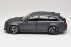 Audi RS6 C7 Avant Daytona Grey Minichamps 1:18 5011216225 Kov – obrázek 4 z 8