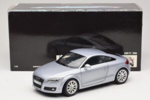 Audi TT 8N Silverblue Metallic Minichamps 1:18 100015020 Kov – obrázek 8 z 8