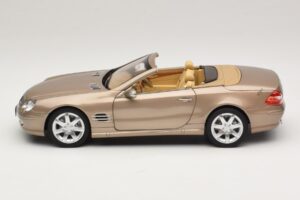 Mercedes SL500 R230 Travertine Beige Norev 1:18 183843 Kov – obrázek 5 z 9