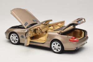 Mercedes SL500 R230 Travertine Beige Norev 1:18 183843 Kov – obrázek 6 z 9