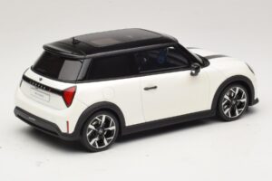 Mini Cooper S F66 Nanuq White Metallic Otto 1:18 OT1245 Pryskyřice – obrázek 2 z 6