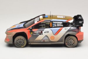 Hyundai i20 N Rally1 #8 O. Tanak / M. Jarveoja Safari Rally Kenya 2025 IXO 1:18 18RMC247A Kov – obrázek 3 z 6
