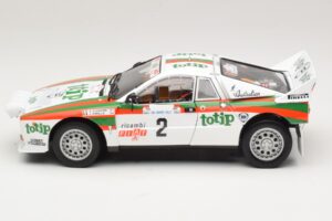 Lancia 037 #2 A. Bettega / M. Perissinot Rally San Marino 1984 Kyosho 1:18 08306F Kov – obrázek 4 z 8