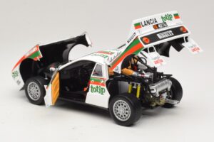Lancia 037 #2 A. Bettega / M. Perissinot Rally San Marino 1984 Kyosho 1:18 08306F Kov – obrázek 5 z 8