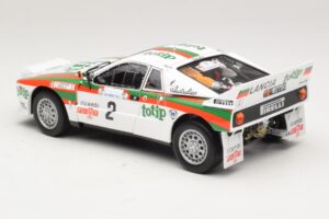 Lancia 037 #2 A. Bettega / M. Perissinot Rally San Marino 1984 Kyosho 1:18 08306F Kov – obrázek 7 z 8