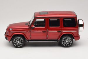 Mercedes G-Class W465 Hyacinth Red Norev 1:18 183037 Kov – obrázek 3 z 6