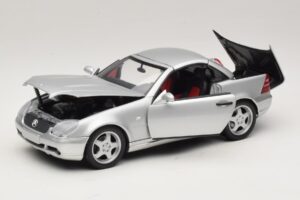 Mercedes SLK230 R170 AMG Roadster Stříbrný UT Models 1:18 26152 Kov – obrázek 2 z 8