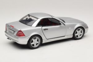 Mercedes SLK230 R170 AMG Roadster Stříbrný UT Models 1:18 26152 Kov – obrázek 3 z 8