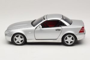 Mercedes SLK230 R170 AMG Roadster Stříbrný UT Models 1:18 26152 Kov – obrázek 4 z 8