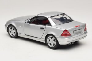 Mercedes SLK230 R170 AMG Roadster Stříbrný UT Models 1:18 26152 Kov – obrázek 7 z 8