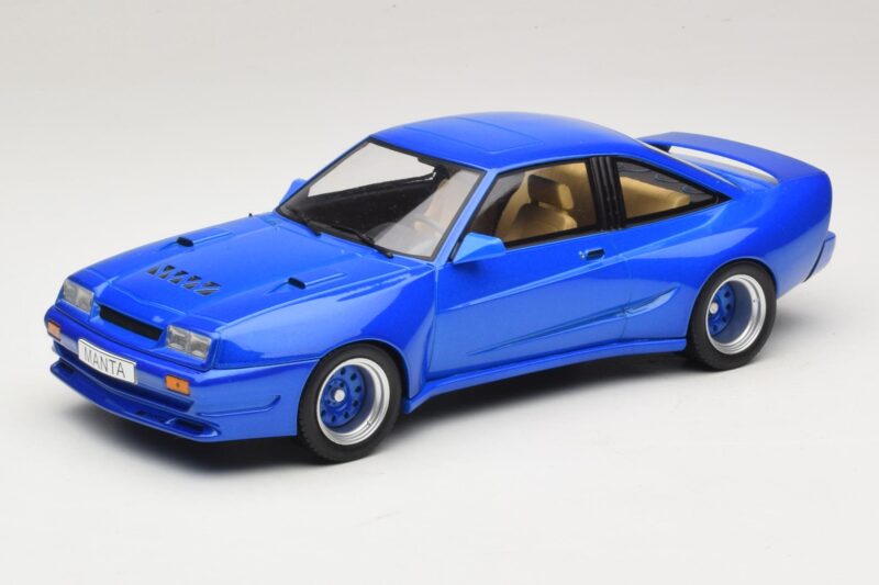 Opel Manta B Modrá Metalíza MCG 1:18 Opel Manta B Modrá Metalíza MCG 1:18 MCG18258 Kov
