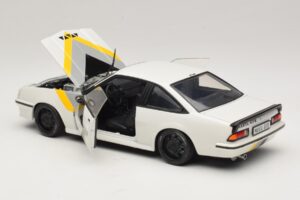 Opel Manta B GT/E Bílý Černá Speciální Kola Revell 1:18 08422 Kov – obrázek 5 z 8