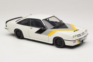 Opel Manta B GT/E Bílý Černá Speciální Kola Revell 1:18 08422 Kov – obrázek 6 z 8
