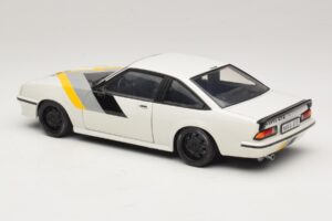 Opel Manta B GT/E Bílý Černá Speciální Kola Revell 1:18 08422 Kov – obrázek 7 z 8