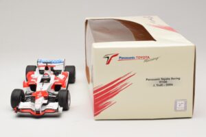Panasonic Toyota Racing TF106 #11 J. Trulli 2006 Minichamps 1:18 AM59558L Kov – obrázek 6 z 7