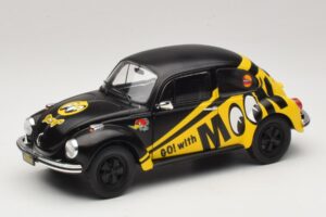 Volkswagen Beetle 1303 Go with Moon Solido 1:18 S1800519 Kov