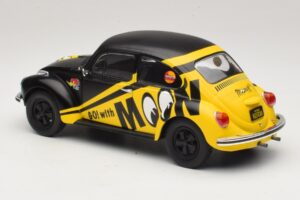 Volkswagen Beetle 1303 Go with Moon Solido 1:18 S1800519 Kov – obrázek 7 z 8